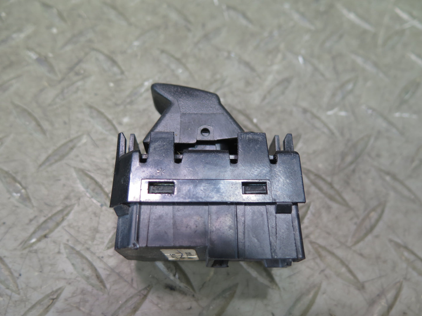 2003-2007 Hummer H2 Rear Left or Right Door Window Control Switch 15093146