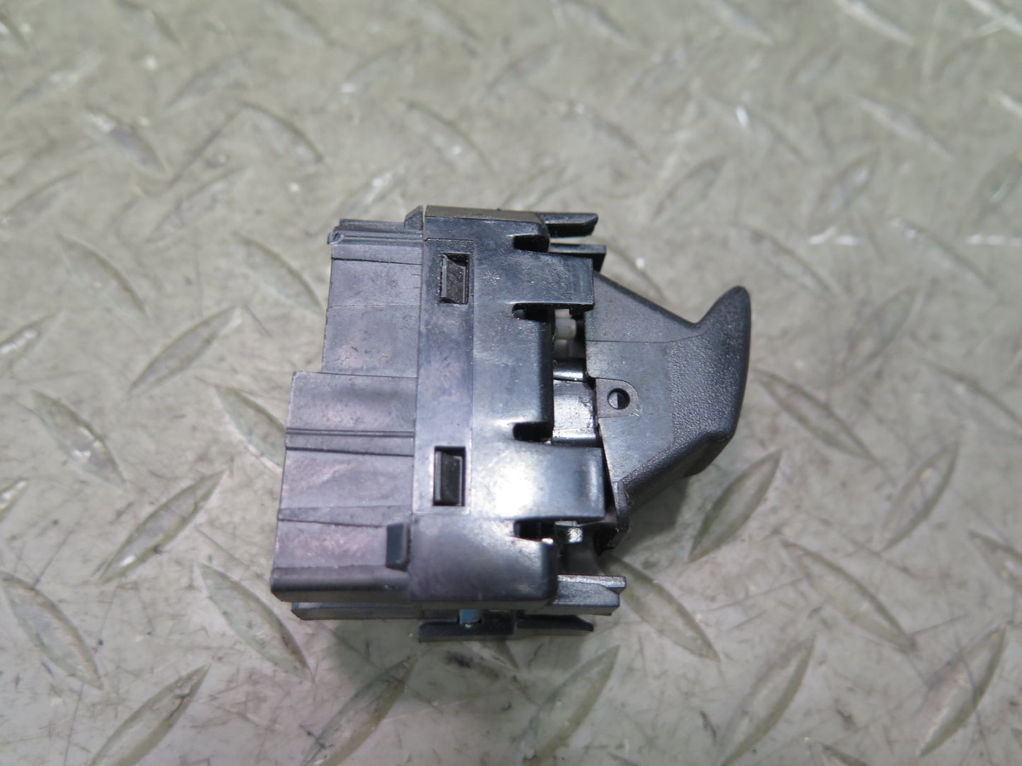 2003-2007 Hummer H2 Rear Left or Right Door Window Control Switch 15093146