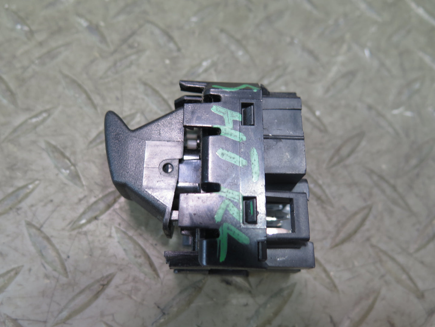 2003-2007 Hummer H2 Rear Left or Right Door Window Control Switch 15093146