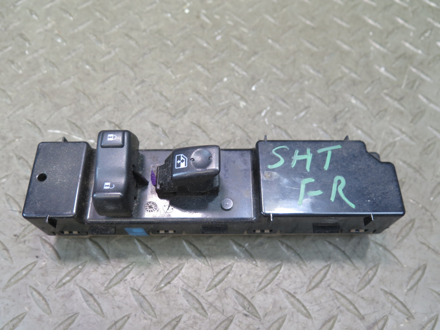 2003-2009 Hummer H2 Front Right Door Power Window Switch 15126401