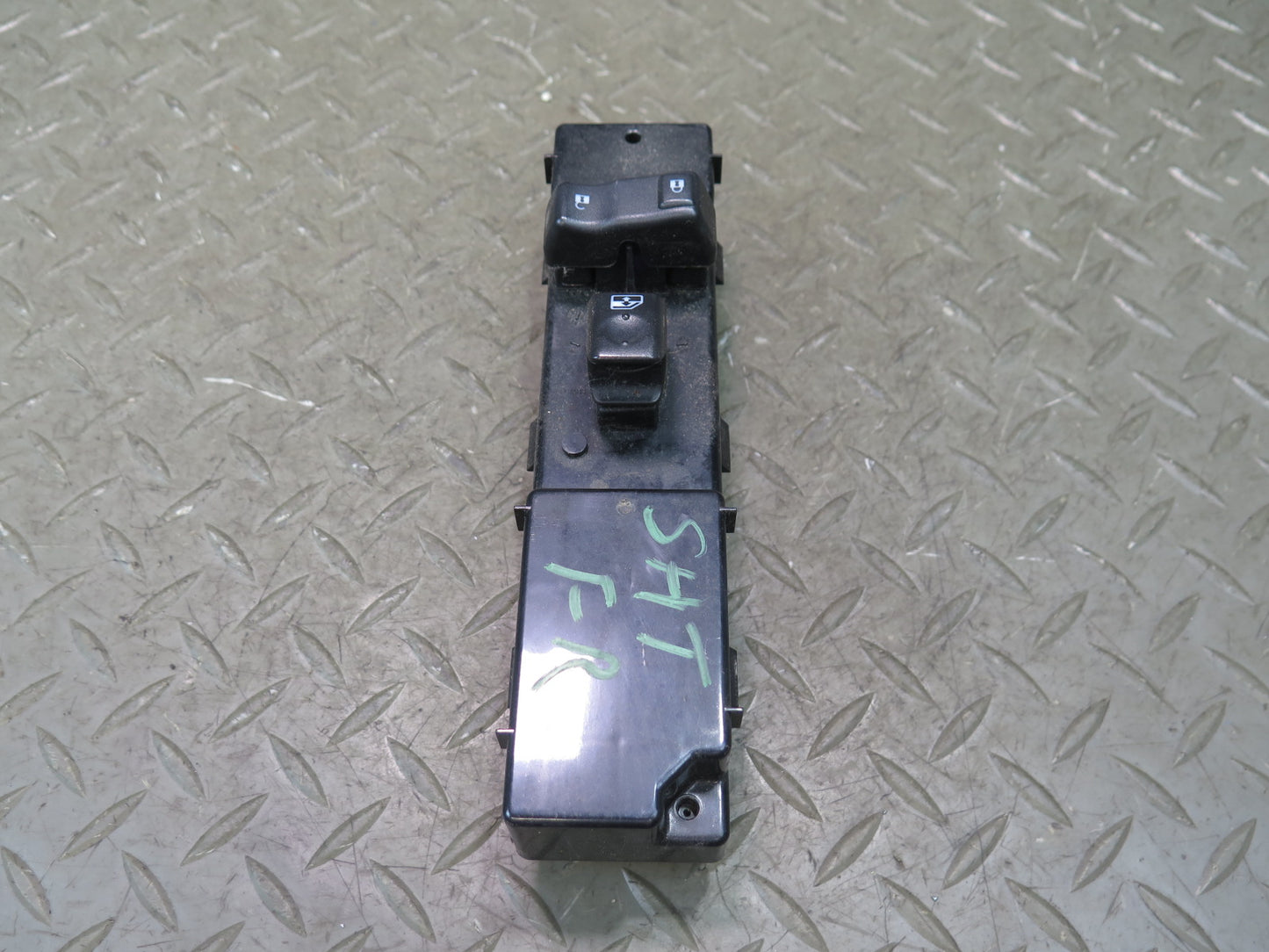 2003-2009 Hummer H2 Front Right Door Power Window Switch 15126401