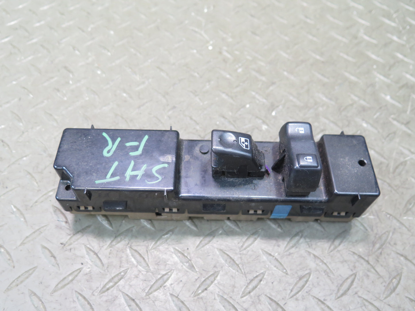 2003-2009 Hummer H2 Front Right Door Power Window Switch 15126401
