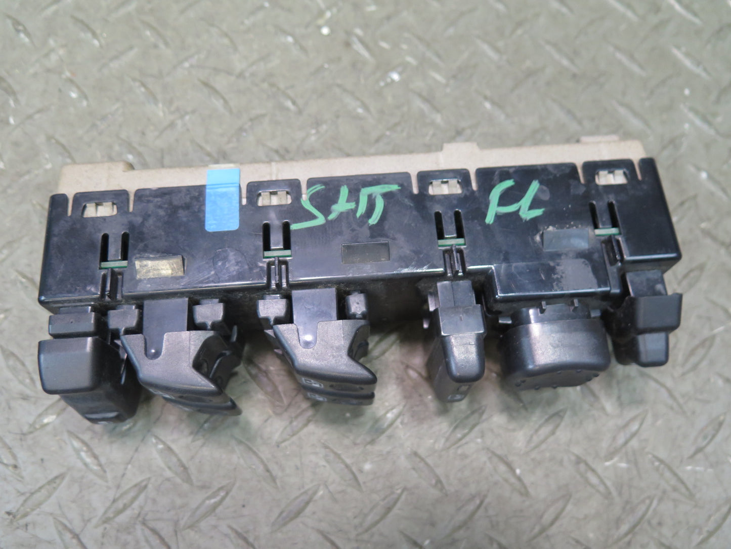 2003-2009 Hummer H2 Front Left Door Master Power Window Mirror Switch 15112971
