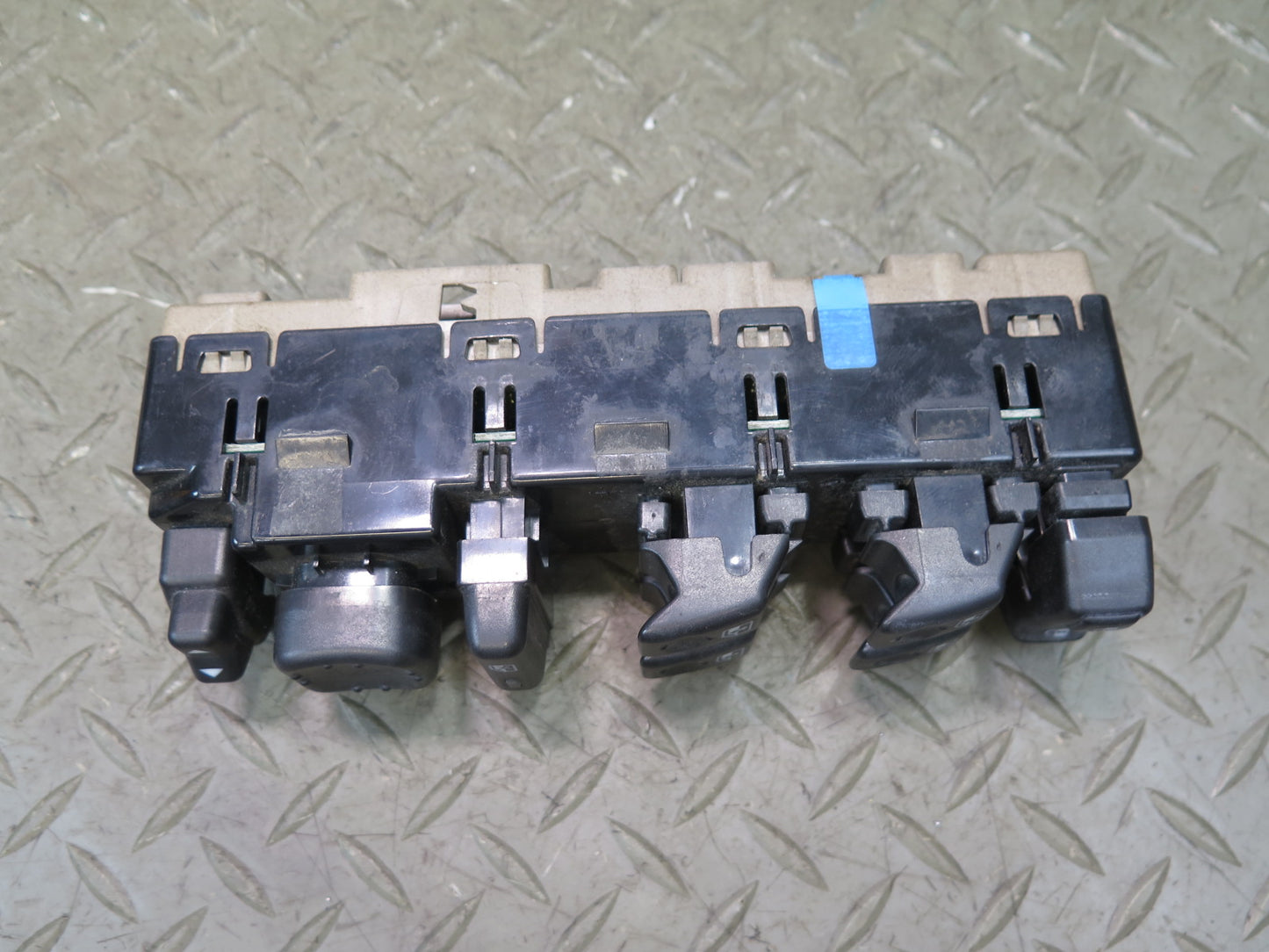 2003-2009 Hummer H2 Front Left Door Master Power Window Mirror Switch 15112971