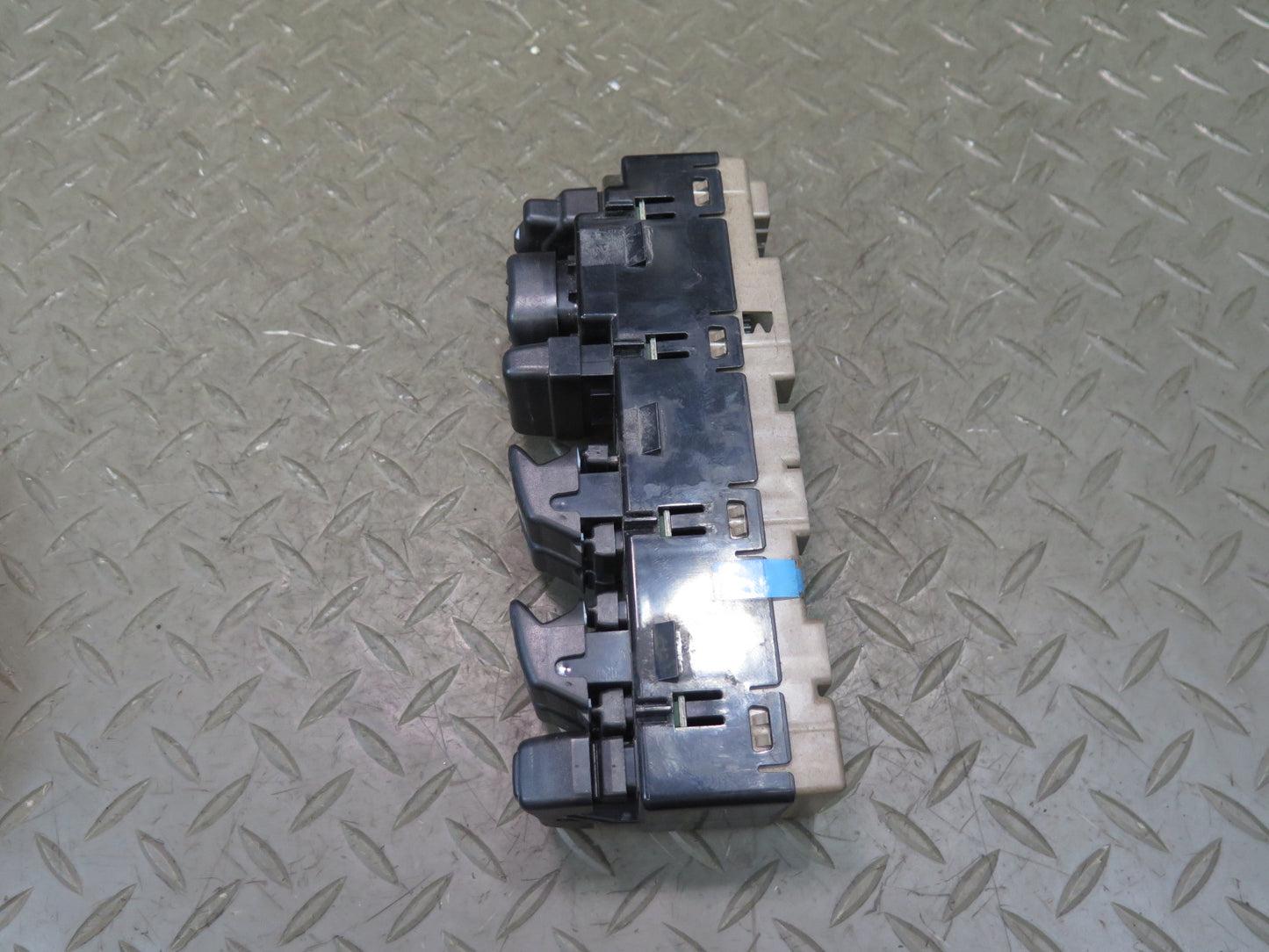 2003-2009 Hummer H2 Front Left Door Master Power Window Mirror Switch 15112971