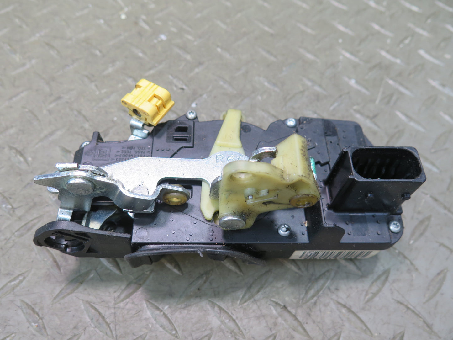 2003-2007 Hummer H2 Front Right Door Lock Latch Actuator