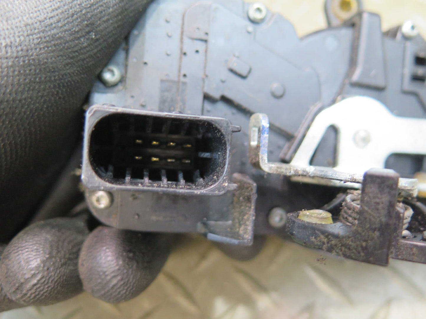 2003-2007 Hummer H2 Front Left Door Lock Latch Actuator