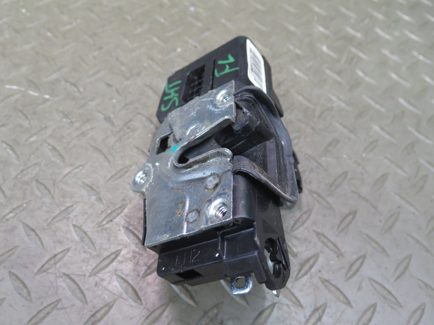 2003-2007 Hummer H2 Front Left Door Lock Latch Actuator