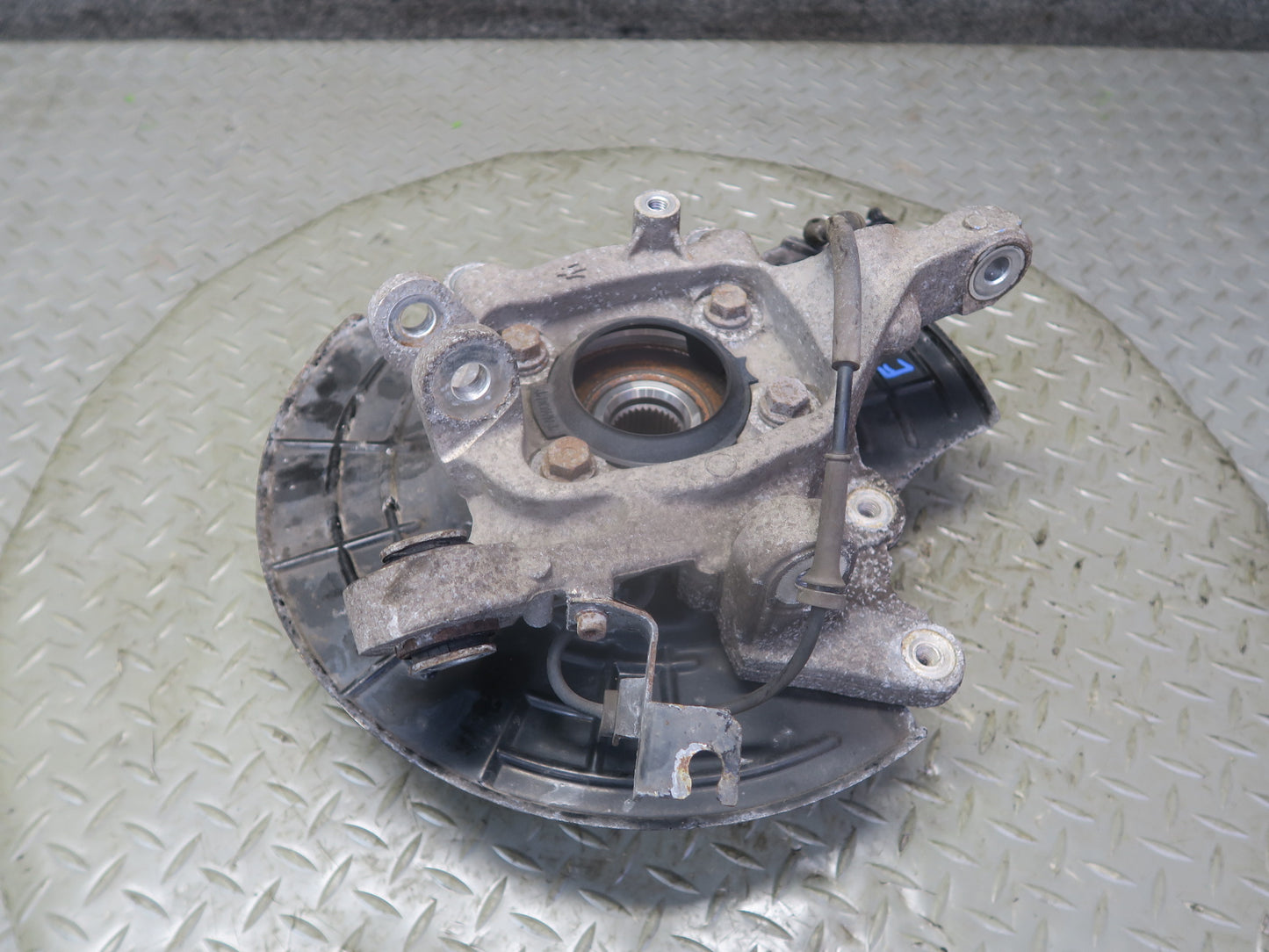 14-21 Maserati Quattroporte SQ4 M156 Rear Left Side Spindle Knuckle Wheel Hub