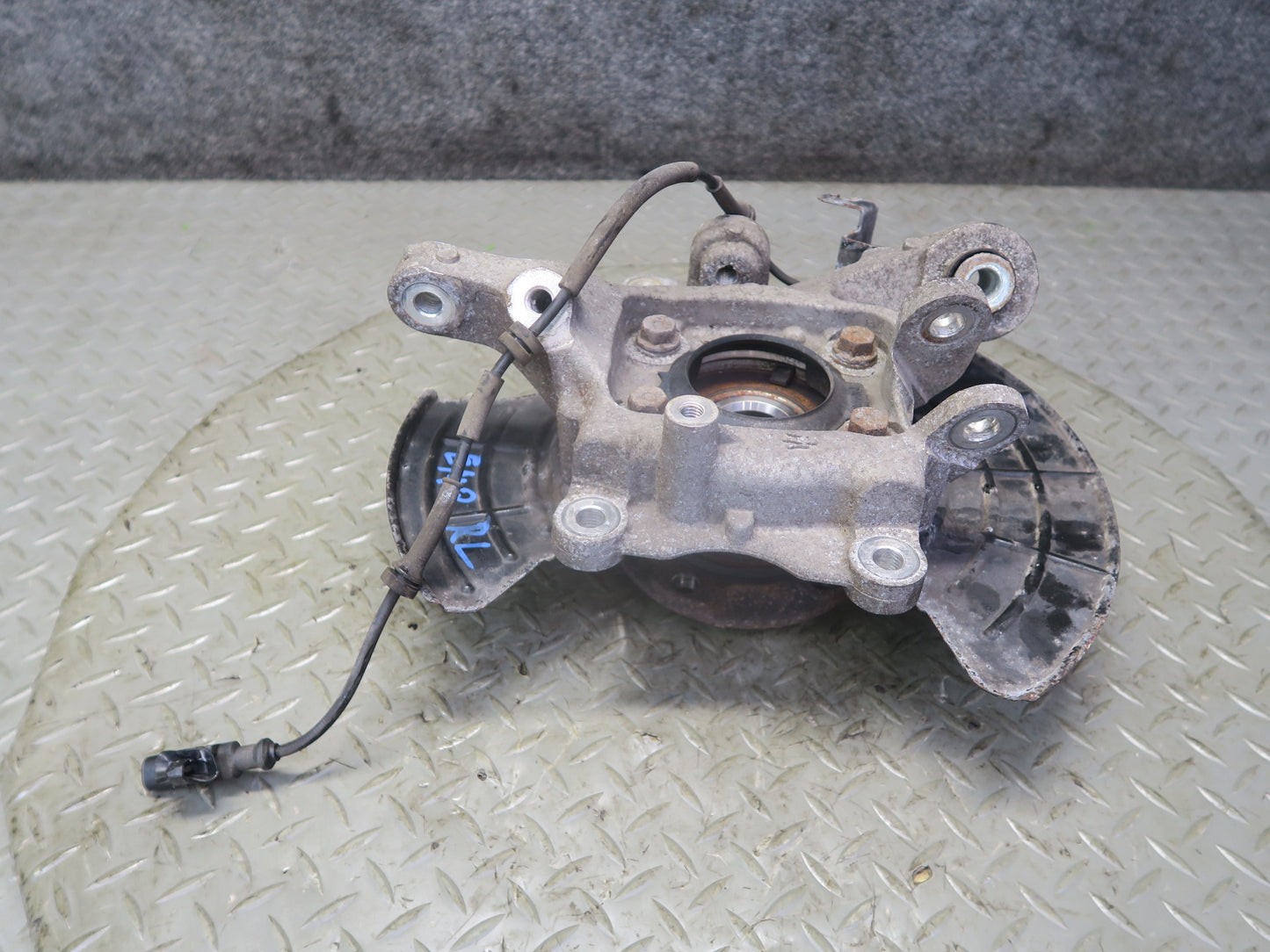 14-21 Maserati Quattroporte SQ4 M156 Rear Left Side Spindle Knuckle Wheel Hub
