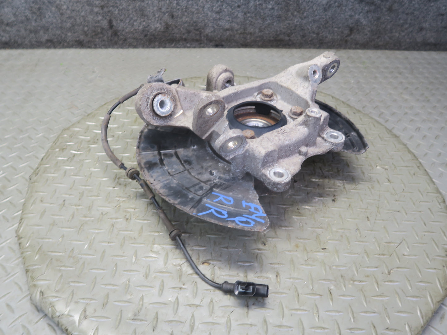14-21 Maserati Quattroporte SQ4 M156 Rear Right Side Spindle Knuckle Wheel Hub