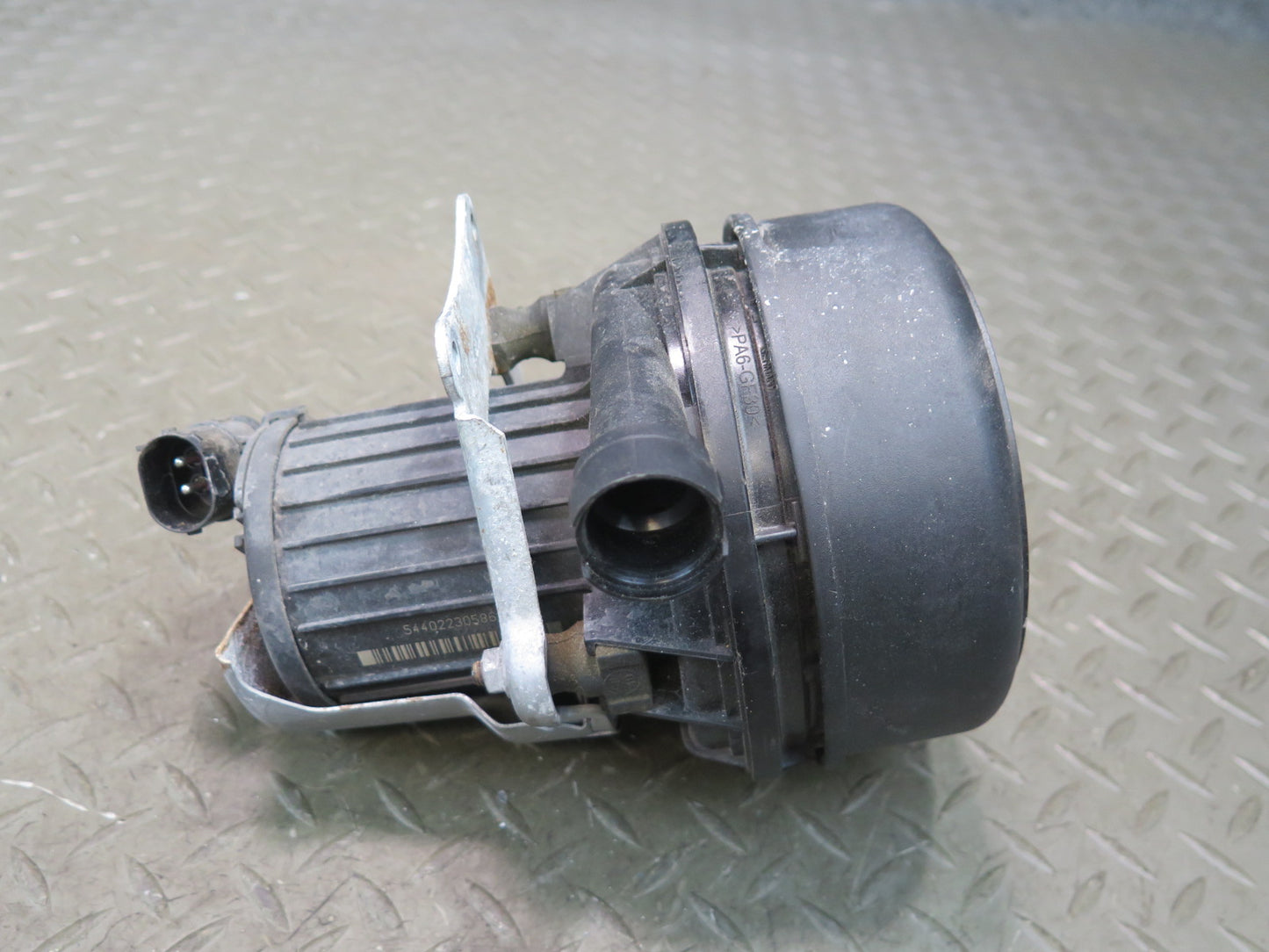 03-05 BMW E85 Z4 M54 Secondary Smog Air Injection Pump 7514953 OEM