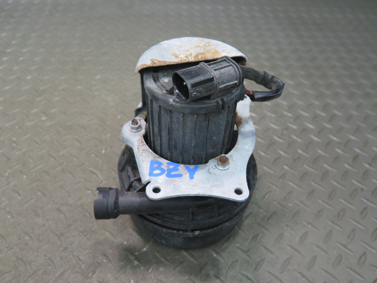 03-05 BMW E85 Z4 M54 Secondary Smog Air Injection Pump 7514953 OEM