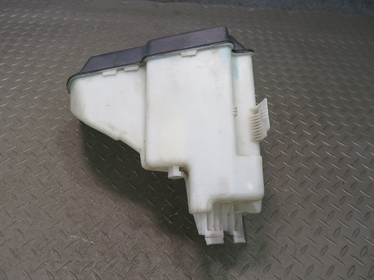 03-08 BMW E85 Z4 Windshield Washer Fluid Reservoir Tank w Pump 7110853 OEM