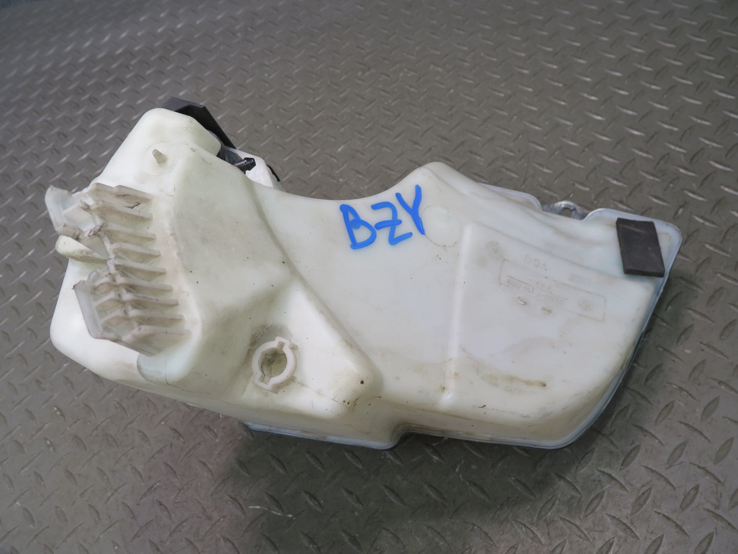 03-08 BMW E85 Z4 Windshield Washer Fluid Reservoir Tank w Pump 7110853 OEM