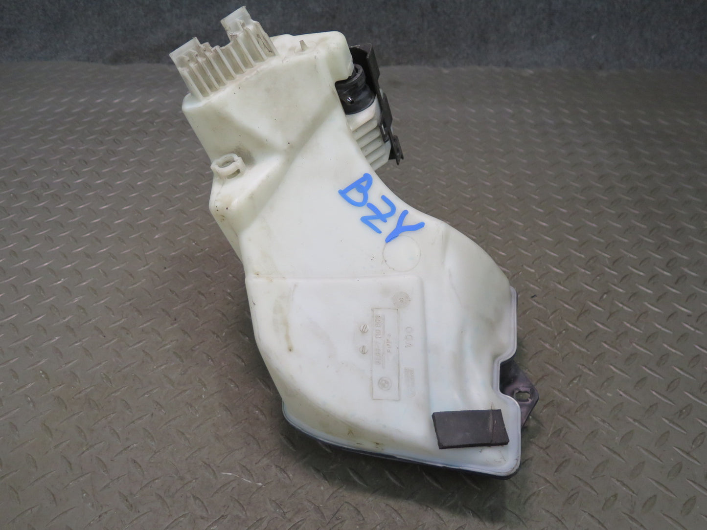 03-08 BMW E85 Z4 Windshield Washer Fluid Reservoir Tank w Pump 7110853 OEM