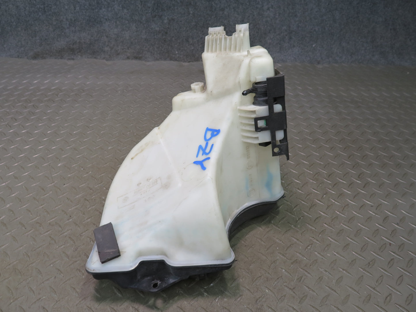 03-08 BMW E85 Z4 Windshield Washer Fluid Reservoir Tank w Pump 7110853 OEM