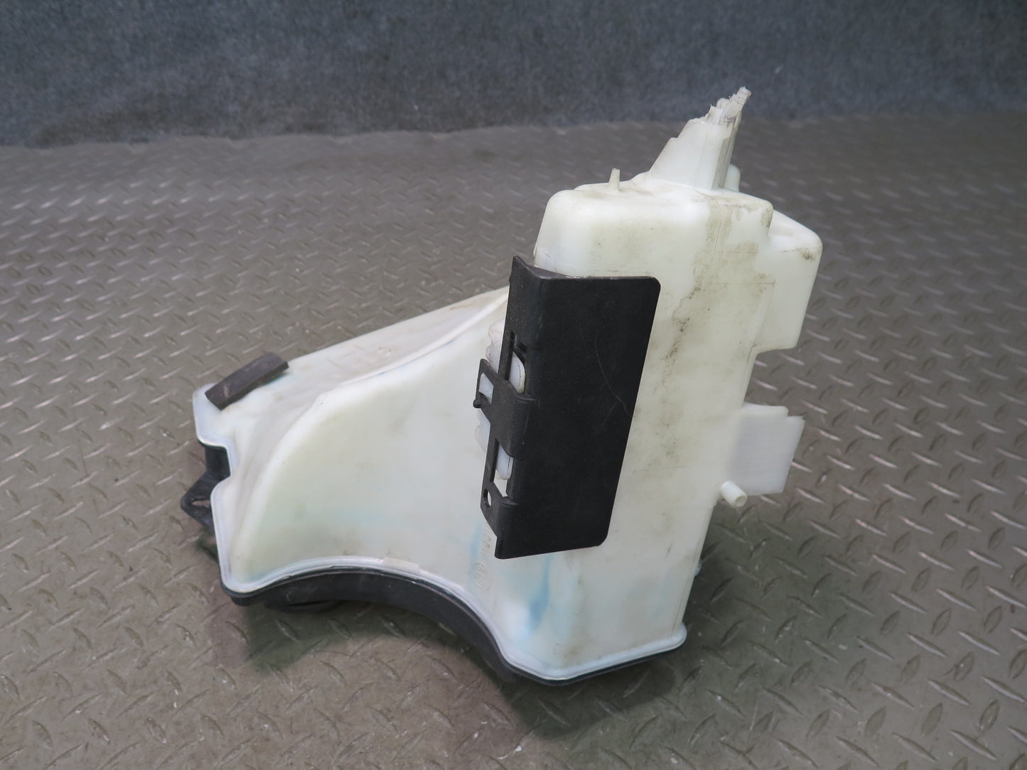 03-08 BMW E85 Z4 Windshield Washer Fluid Reservoir Tank w Pump 7110853 OEM