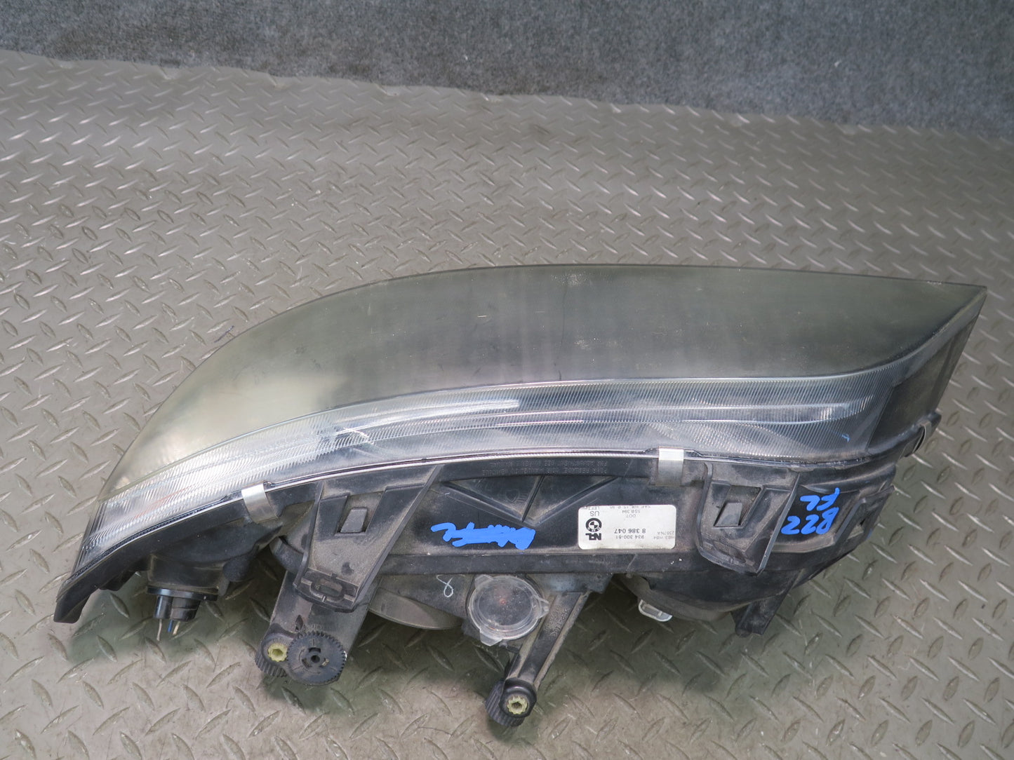 00-02 BMW E36/7 Z3 Front Left Driver Side Halogen Headlight Lamp 8386047 OEM
