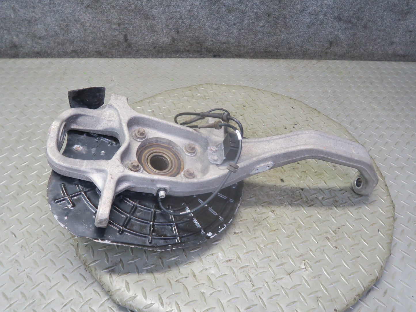 14-21 Maserati Quattroporte SQ4 M156 Front Right Side Spindle Knuckle Wheel Hub