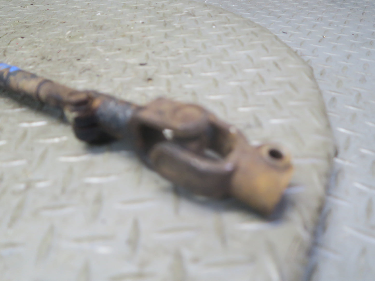 1996-1997 Lexus FZJ80L LX450 Steering Column Lower U Joint Linkage Shaft