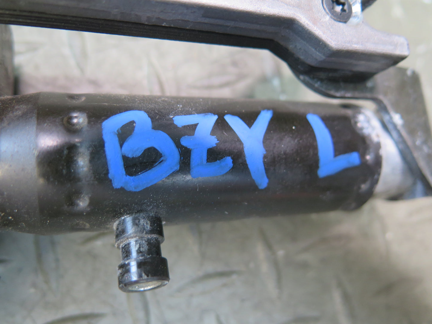03-08 BMW Z4 E85 Right Convertible TOP Hydraulic Cylinder Hinge 78K OEM