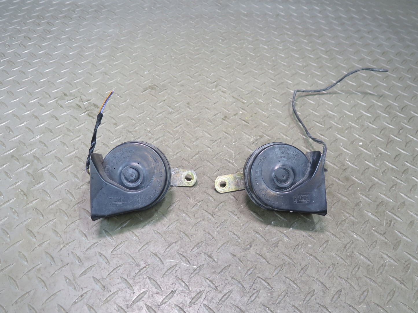 03-08 BMW E86 E85 Z4 Set of 2 High & Low Tone Pitch Horn Signal OEM