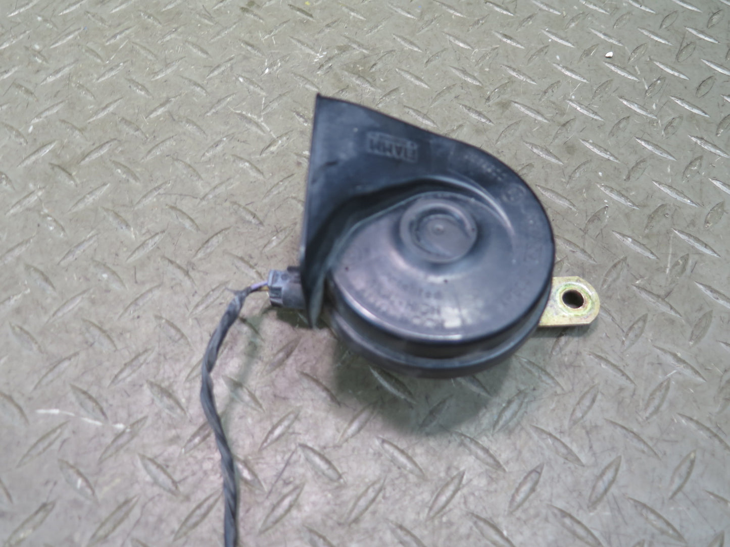 03-08 BMW E86 E85 Z4 Set of 2 High & Low Tone Pitch Horn Signal OEM