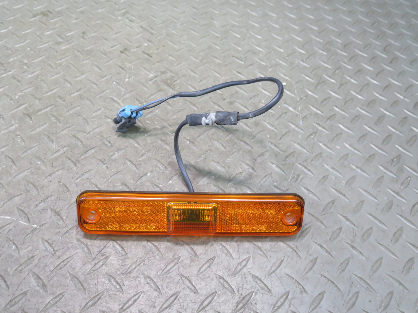 2003-2009 Hummer H2 Front Left & Right Fender Side Marker Light Lamp Set of 2