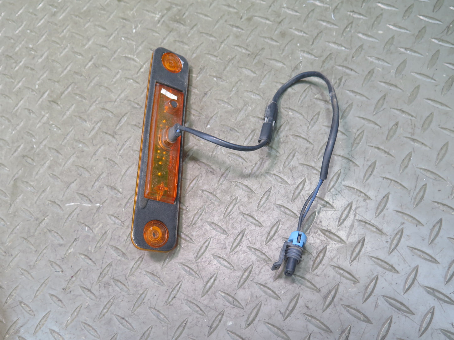 2003-2009 Hummer H2 Front Left & Right Fender Side Marker Light Lamp Set of 2