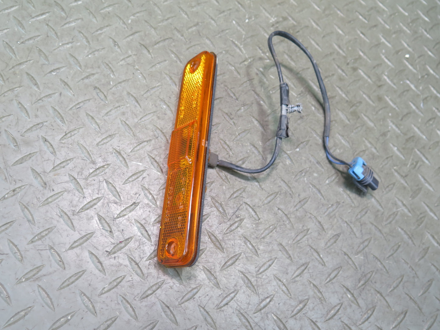 2003-2009 Hummer H2 Front Left & Right Fender Side Marker Light Lamp Set of 2