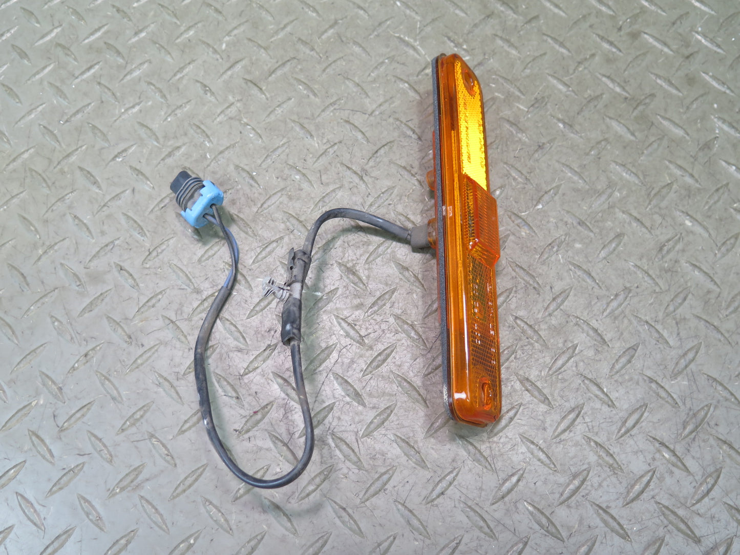 2003-2009 Hummer H2 Front Left & Right Fender Side Marker Light Lamp Set of 2
