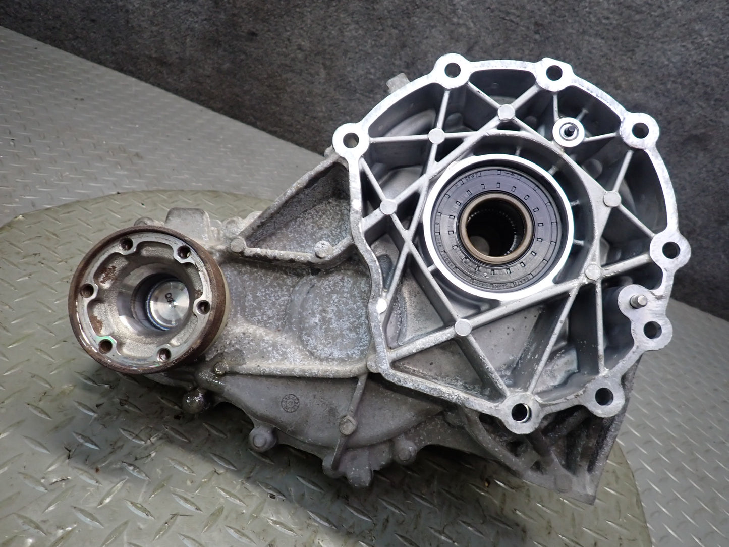 2017-2021 Maserati Quattroporte SQ4 M156 Transmission Transfer Case Gear Box