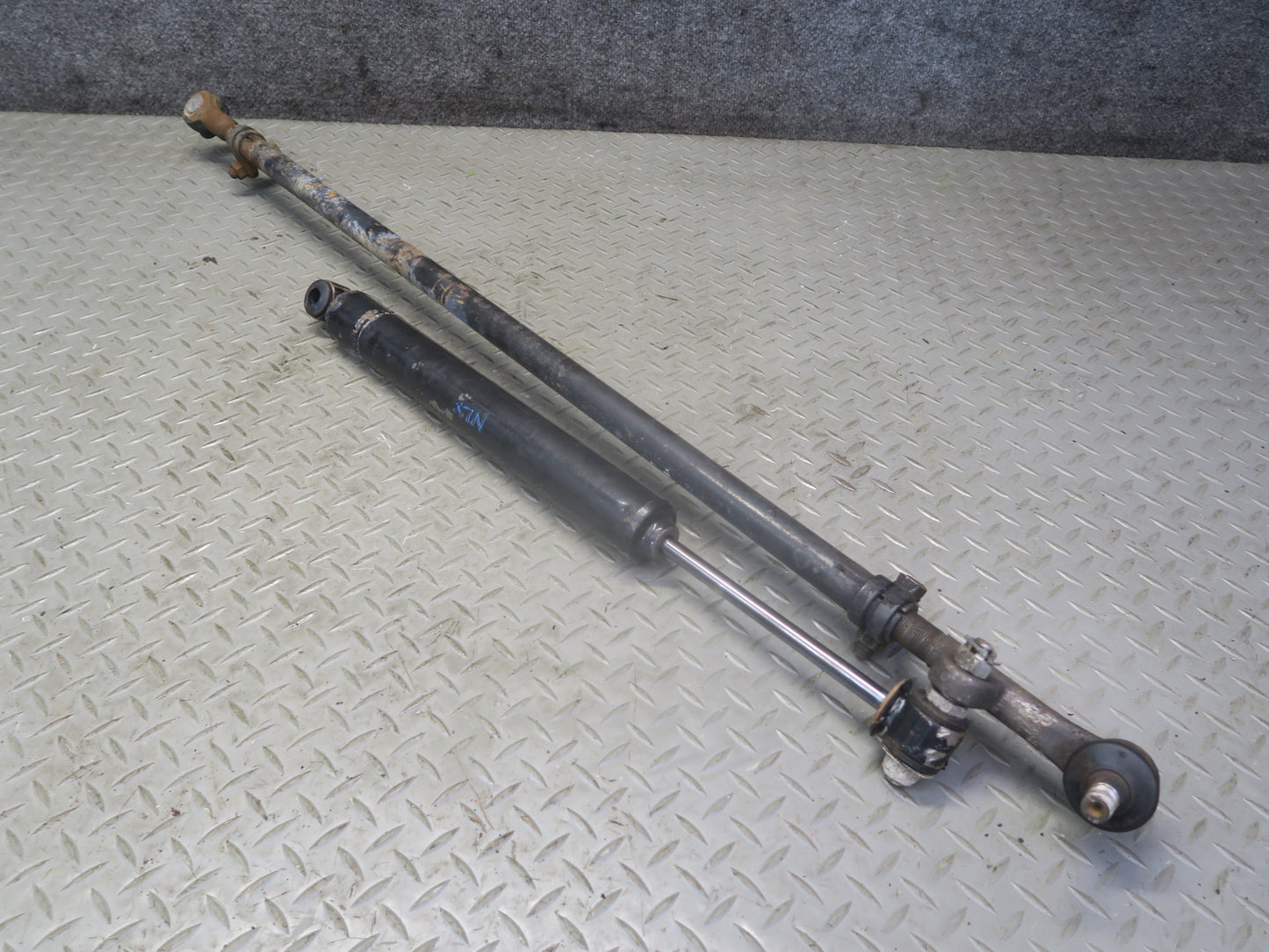 1996-1997 Lexus FZJ80L LX450 Steering Tie Rod Linkage w Damper Shock Cylinder