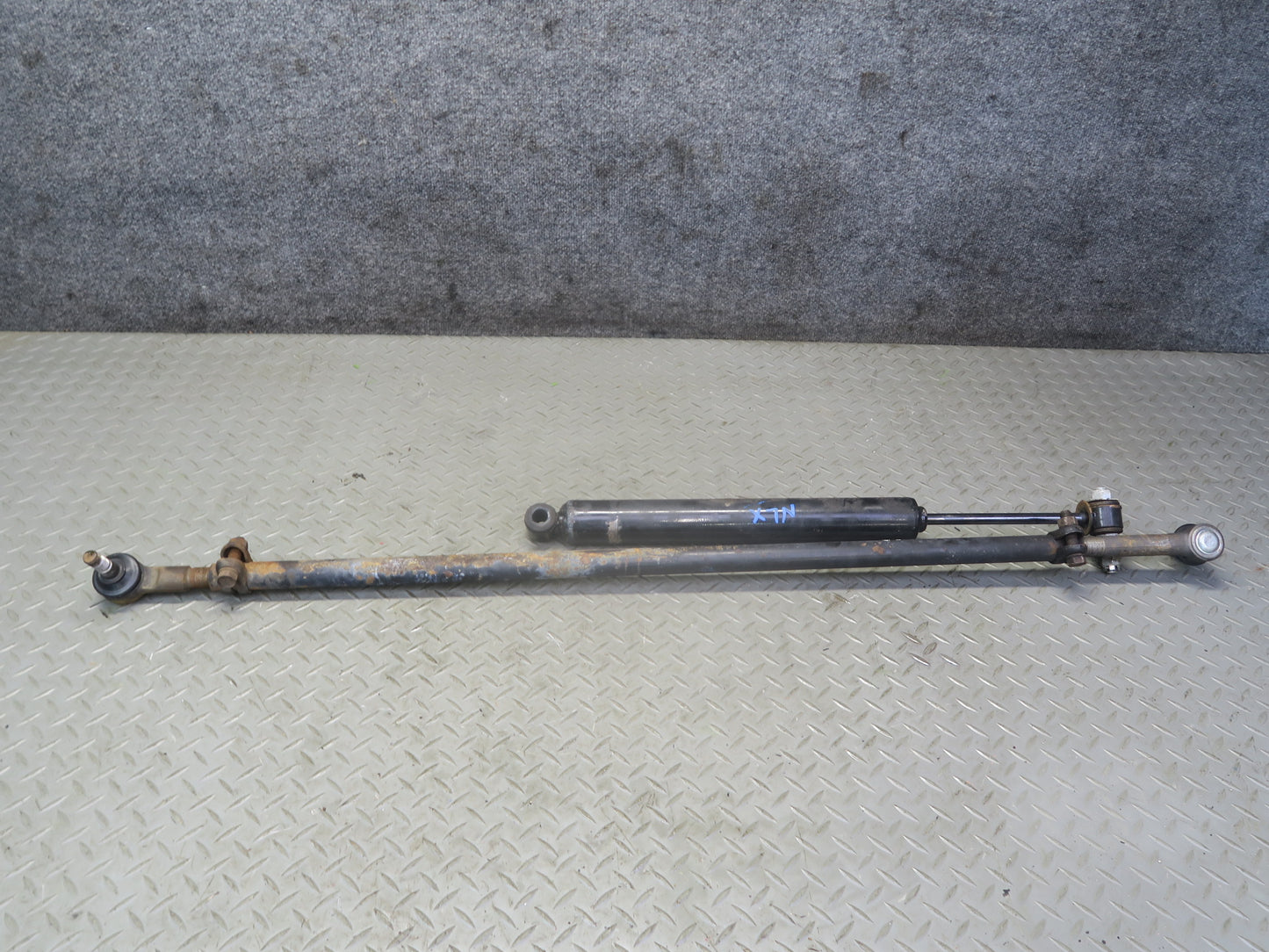 1996-1997 Lexus FZJ80L LX450 Steering Tie Rod Linkage w Damper Shock Cylinder