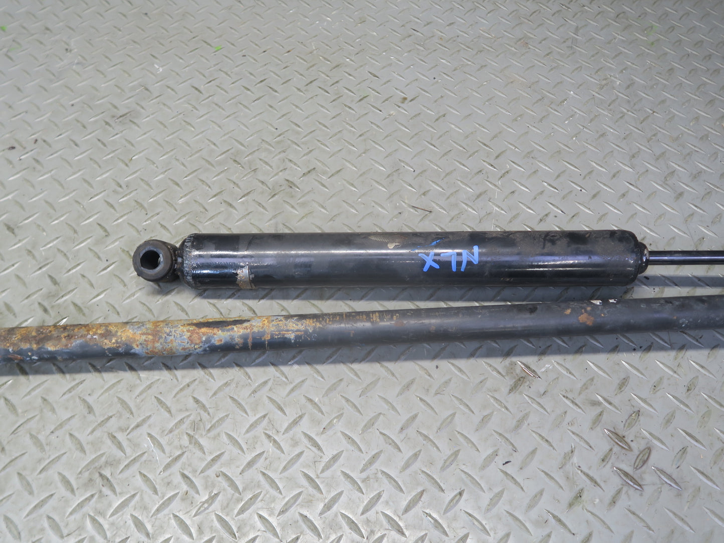 1996-1997 Lexus FZJ80L LX450 Steering Tie Rod Linkage w Damper Shock Cylinder