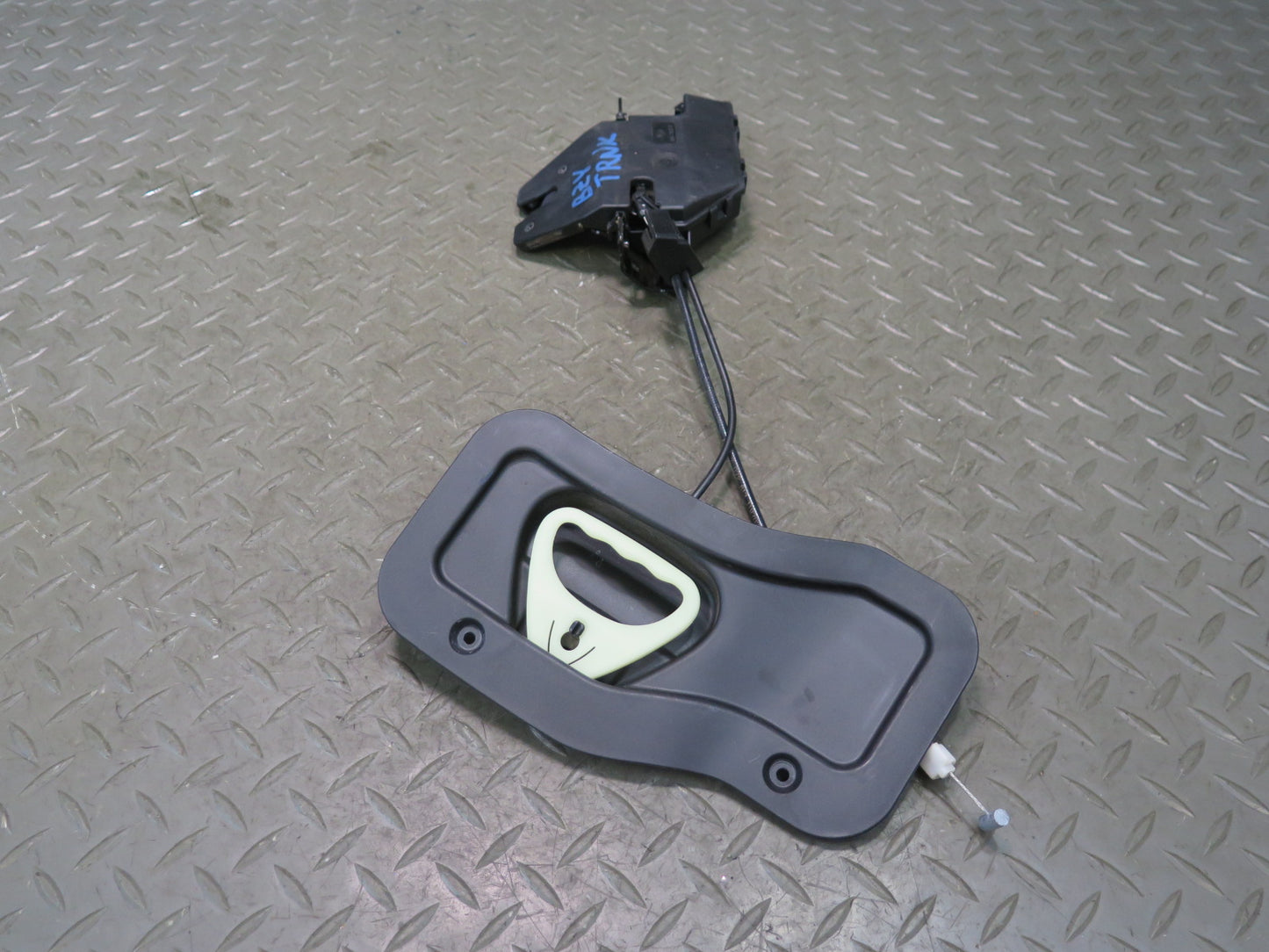 03-08 BMW E85 Z4 Rear Trunk Lock Latch Actuator w Release & Recessed Handle OEM