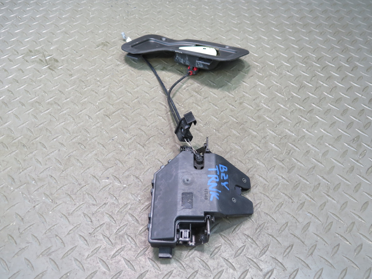 03-08 BMW E85 Z4 Rear Trunk Lock Latch Actuator w Release & Recessed Handle OEM
