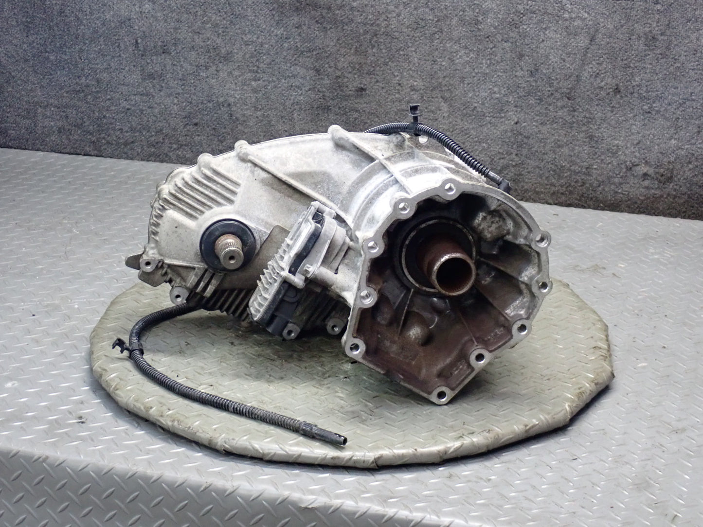 2011-2014 Porsche Cayenne 958 4.8L AWD Transmission Transfer Case Box w Motor
