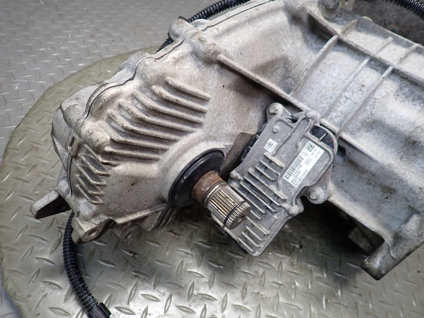 2011-2014 Porsche Cayenne 958 4.8L AWD Transmission Transfer Case Box w Motor