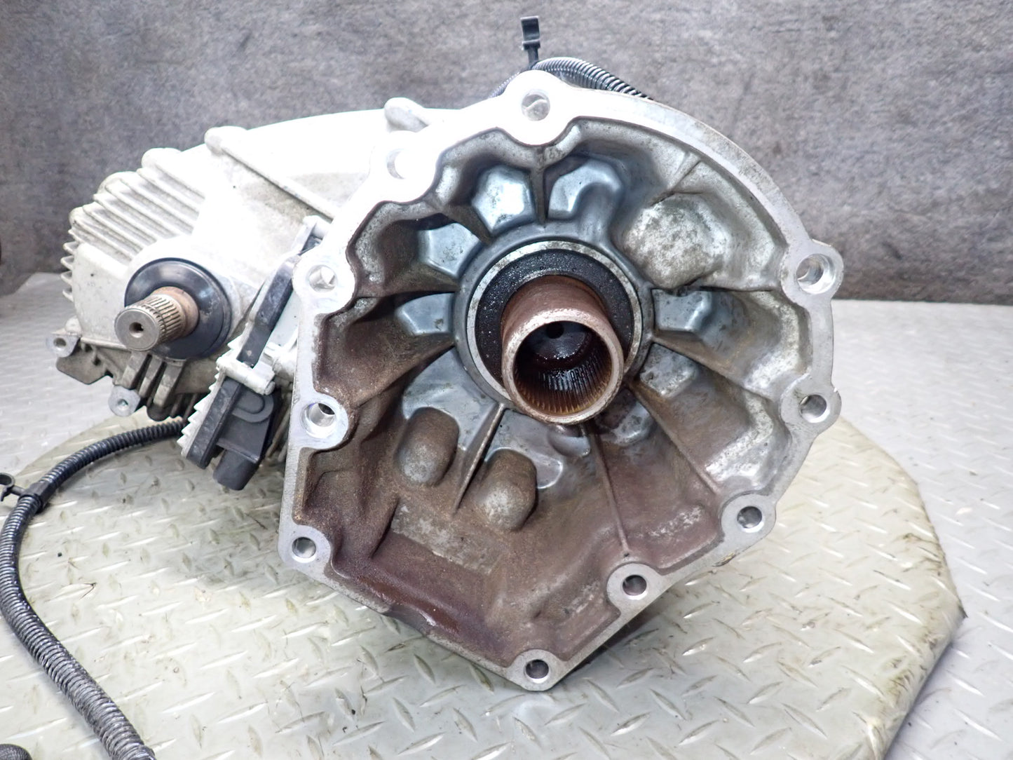 2011-2014 Porsche Cayenne 958 4.8L AWD Transmission Transfer Case Box w Motor