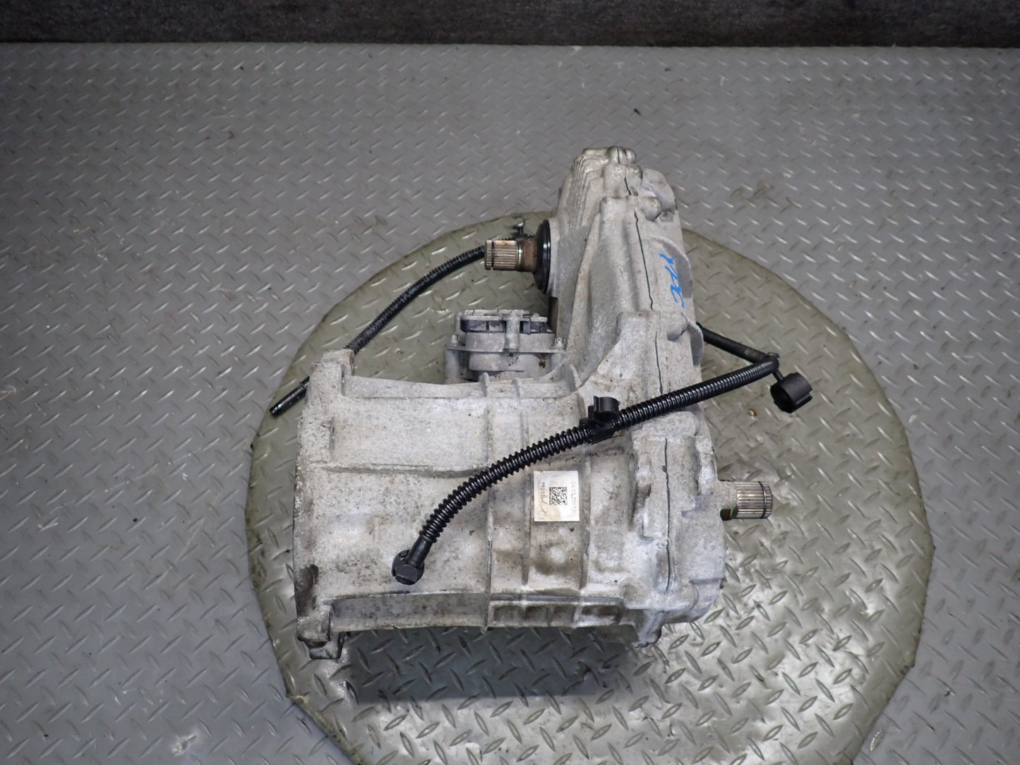 2011-2014 Porsche Cayenne 958 4.8L AWD Transmission Transfer Case Box w Motor
