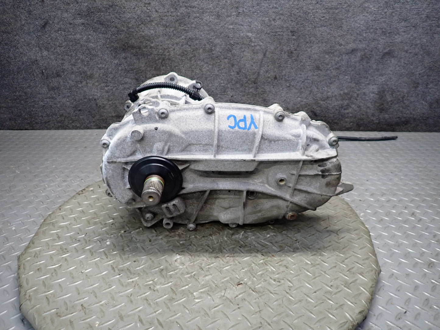 2011-2014 Porsche Cayenne 958 4.8L AWD Transmission Transfer Case Box w Motor