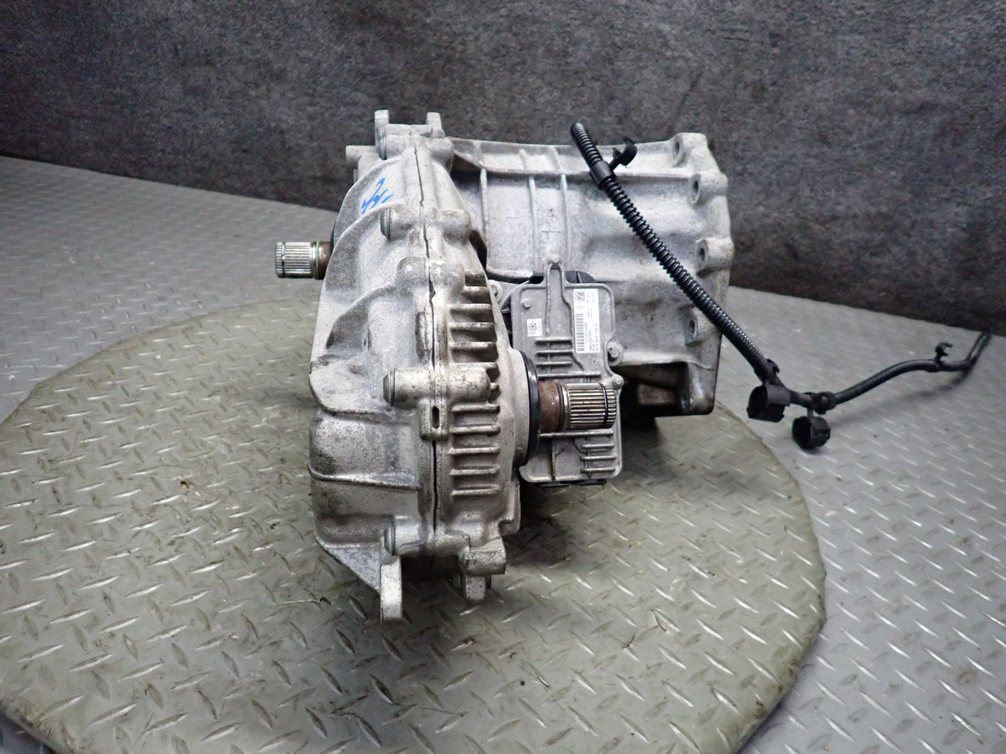 2011-2014 Porsche Cayenne 958 4.8L AWD Transmission Transfer Case Box w Motor