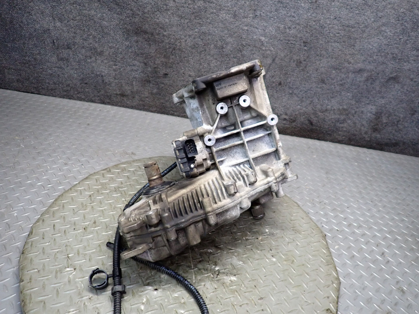 2011-2014 Porsche Cayenne 958 4.8L AWD Transmission Transfer Case Box w Motor
