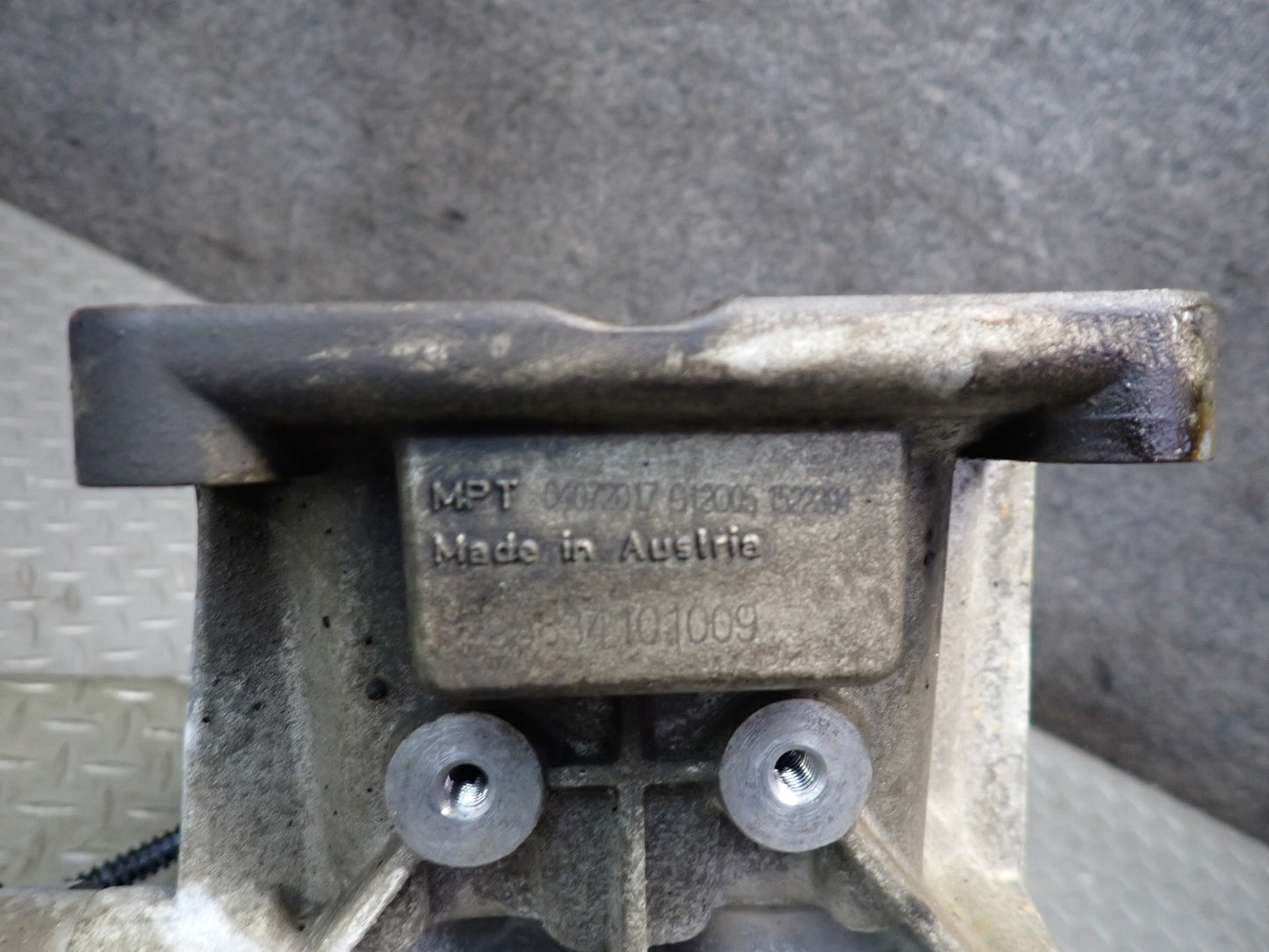 2011-2014 Porsche Cayenne 958 4.8L AWD Transmission Transfer Case Box w Motor