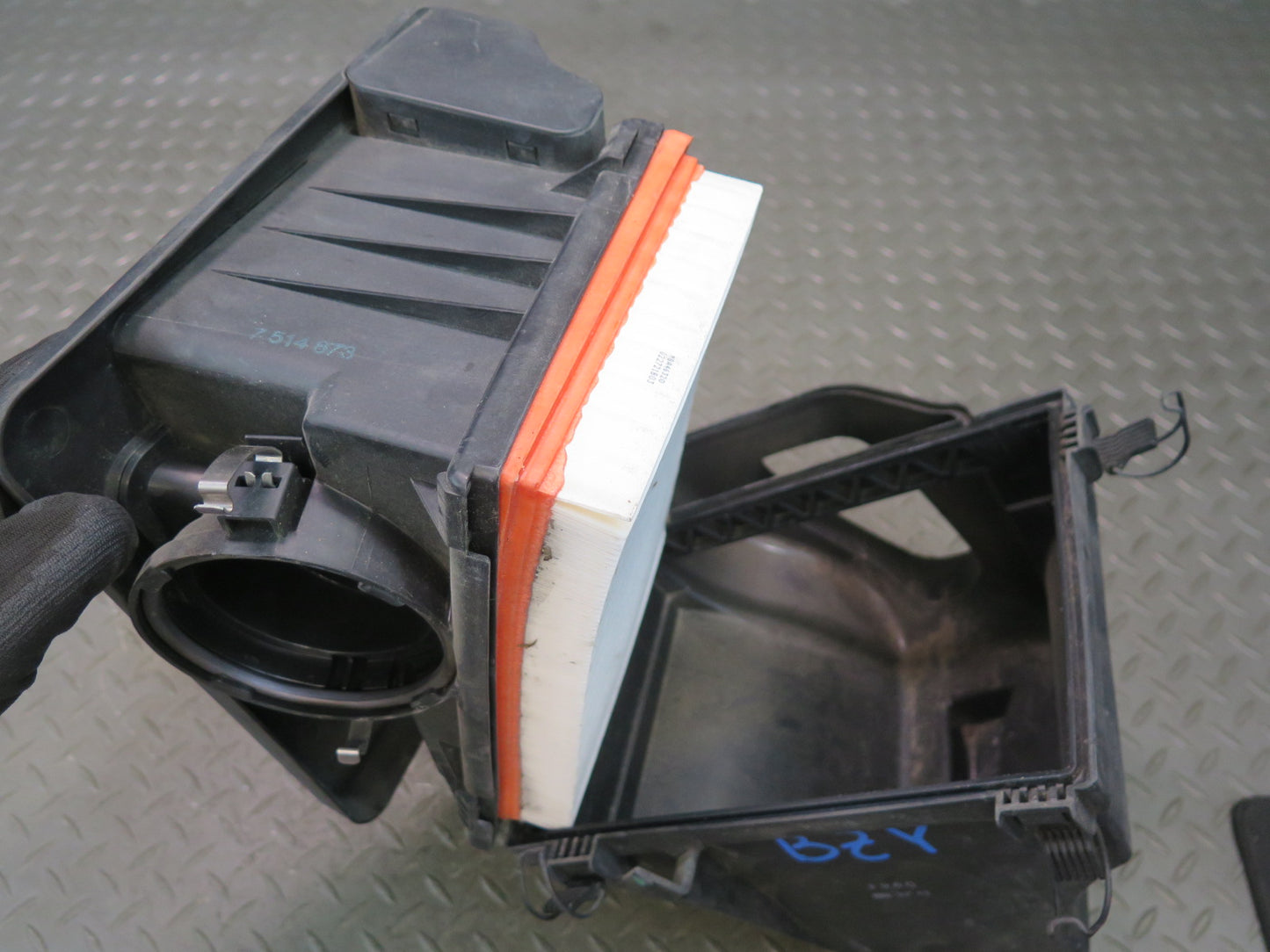03-05 BMW E85 Z4 3.0L M54 Air Intake Cleaner Filter Box 7514873 OEM