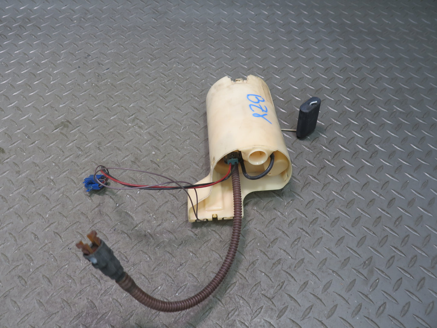 2003 BMW E85 Z4 M54 Fuel Pump Level Sensor w Fuel Pressure Regulator Set OEM