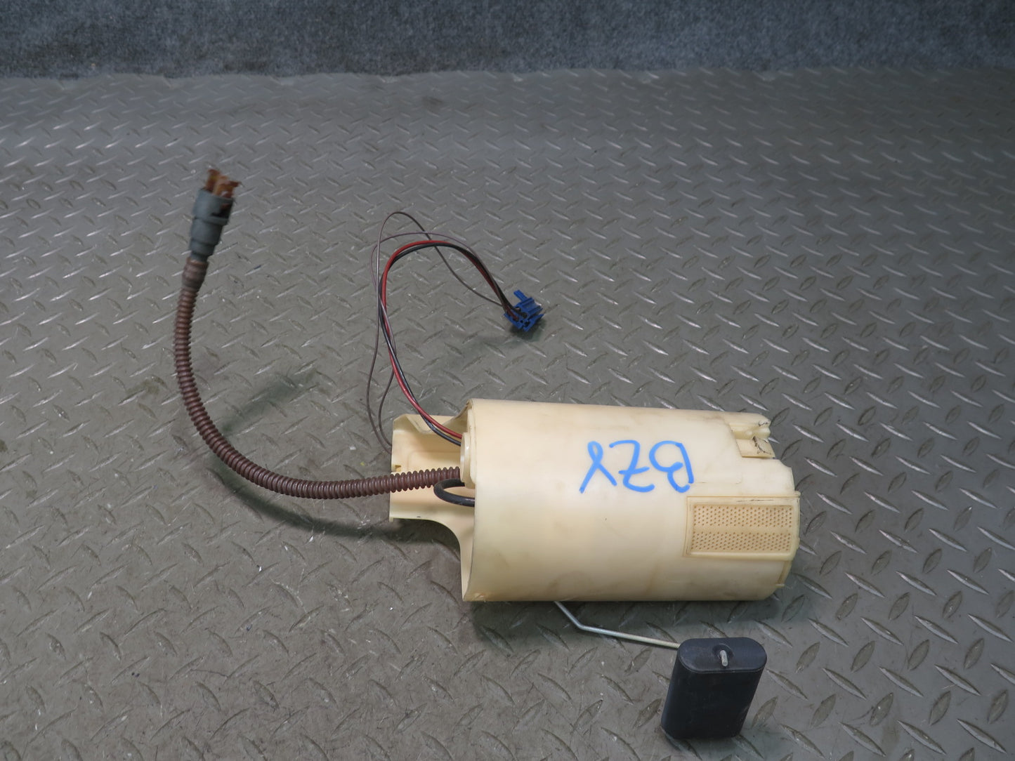 2003 BMW E85 Z4 M54 Fuel Pump Level Sensor w Fuel Pressure Regulator Set OEM