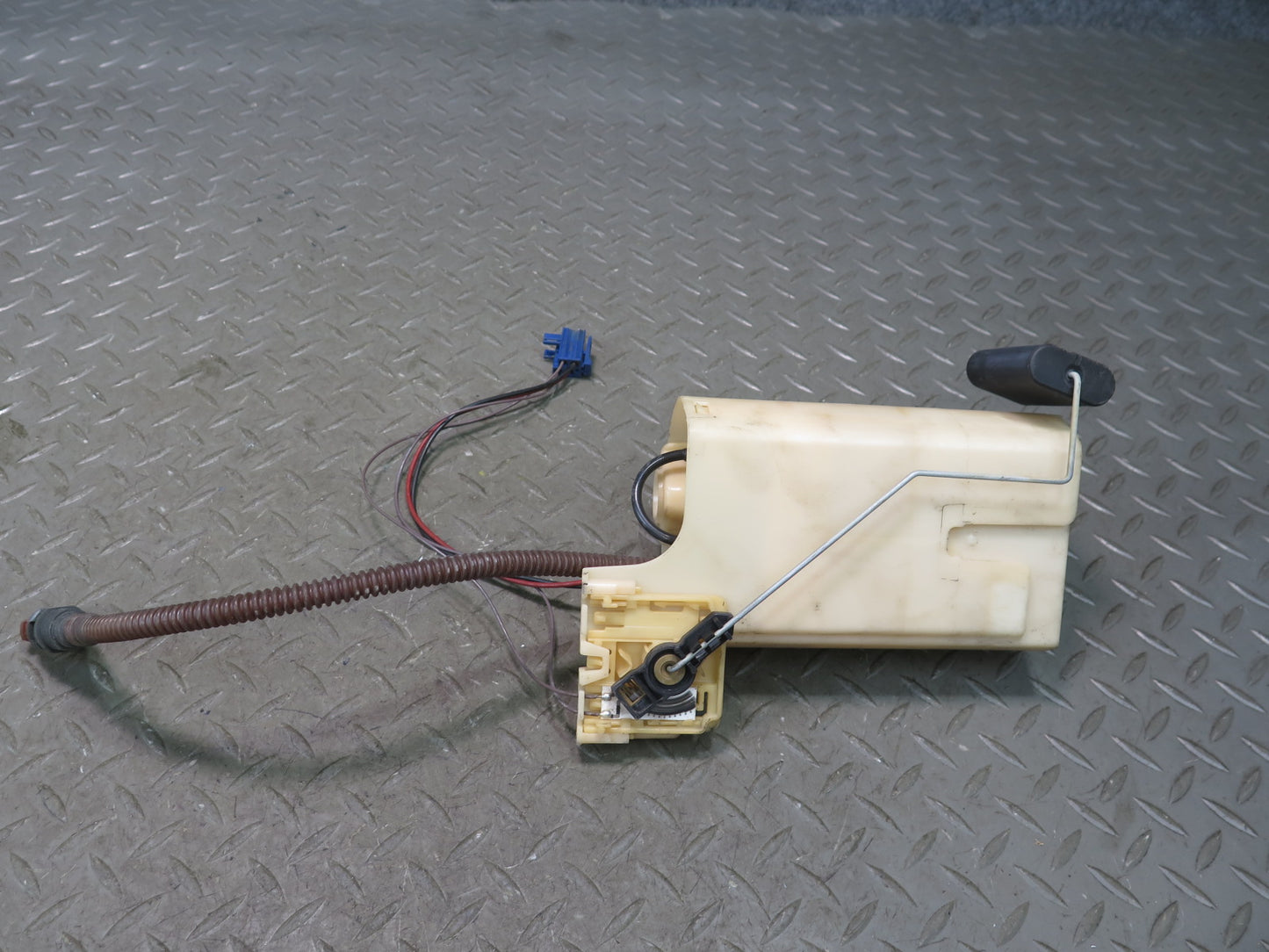 2003 BMW E85 Z4 M54 Fuel Pump Level Sensor w Fuel Pressure Regulator Set OEM